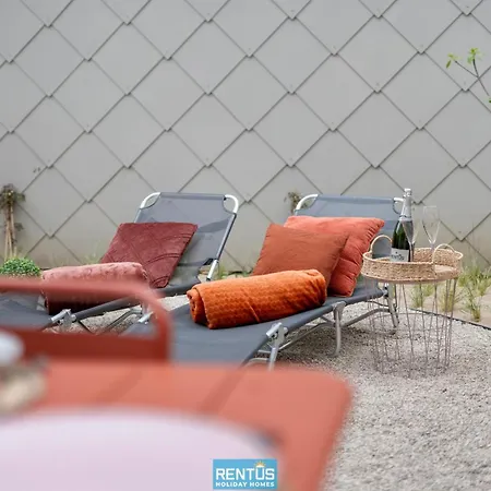 Sea En Rose - Family Near And Centre