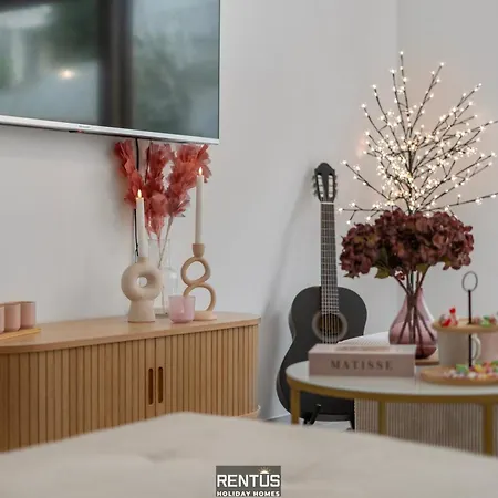 Sea En Rose - Family Near And Centre *